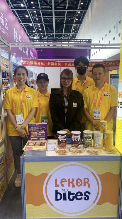 Lekor Bites booth team